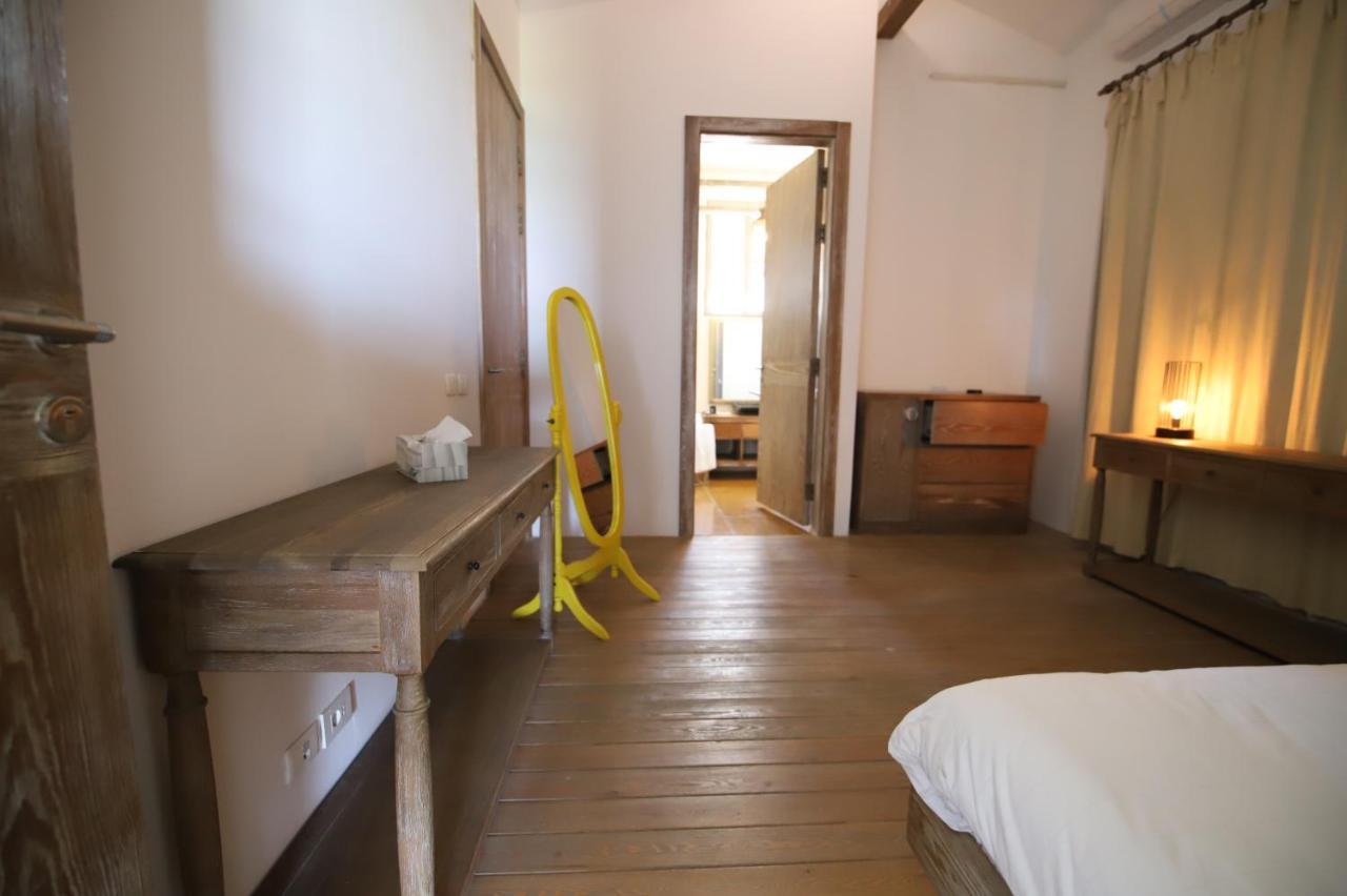 Hotel Lost At Sea à Damour Extérieur photo